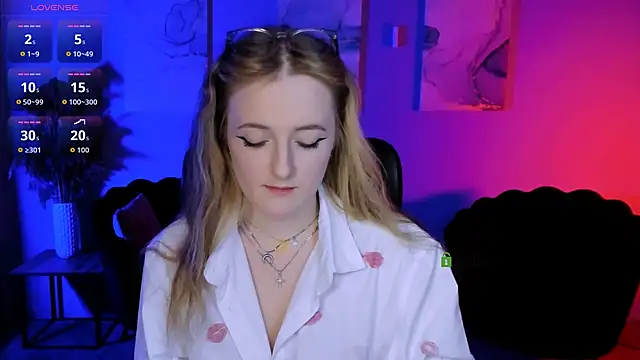 luna berryy online show from 04/08/26, 08:21