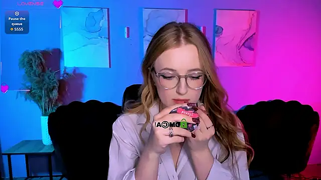 luna berryy online show from 03/04/26, 08:27