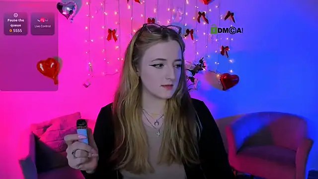 luna berryy online show from 04/03/26, 07:20