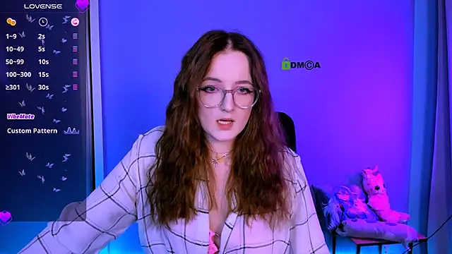 luna berryy online show from 11/18/25, 08:56