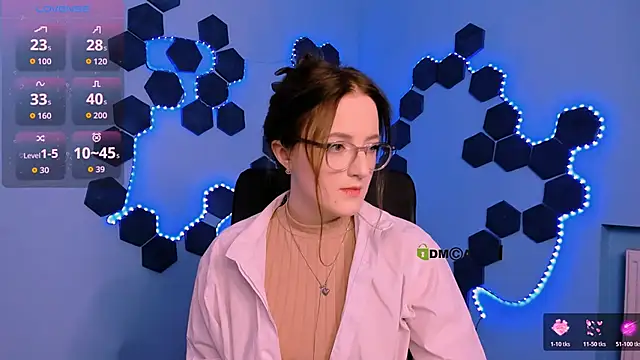 luna berryy online show from 12/17/25, 09:09