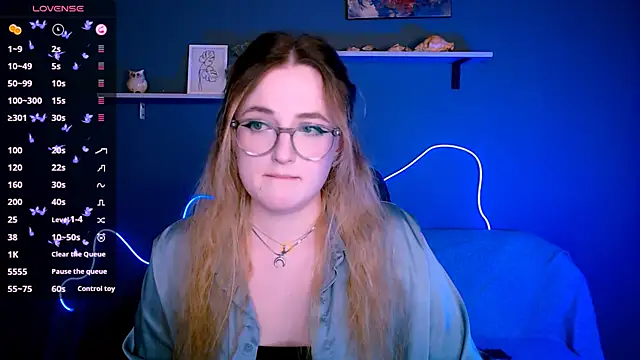 luna berryy online show from 10/11/25, 07:48