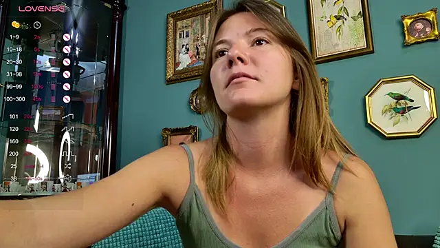 Snapshot of Chloe_princesss chatting on 10/14/25, 05:41 Chloe princesss online show from 10/14/25, 05:41