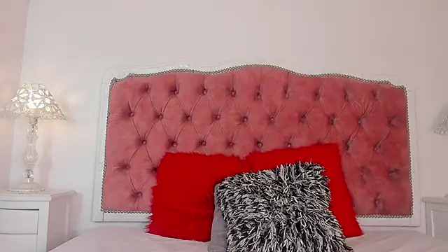 Snapshot of amberlitle chatting on 09/21/25, 04:01 amberlitle online show from 09/21/25, 04:01