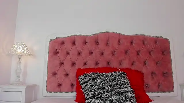 Snapshot of amberlitle chatting on 10/13/25, 01:45 amberlitle online show from 10/13/25, 01:45