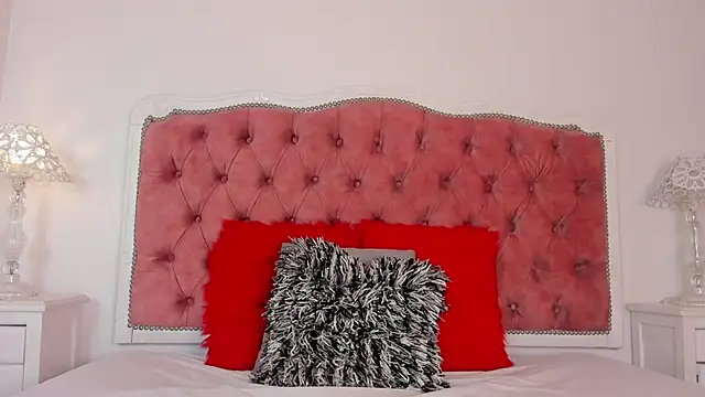 Snapshot of amberlitle chatting on 09/30/25, 12:22 amberlitle online show from 09/30/25, 12:22