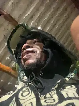 Snapshot of ElNegroRony chatting on 10/24/25, 12:31 ElNegroRony online show from 10/24/25, 12:31