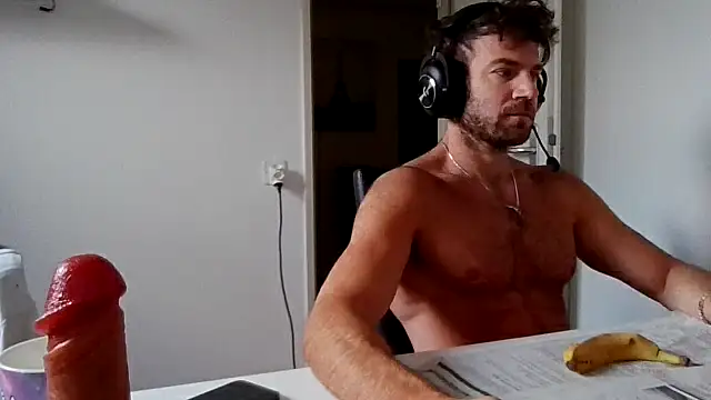 Snapshot of alpha-hunk chatting on 05/16/26, 08:13 alpha-hunk online show from 05/16/26, 08:13