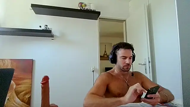 Snapshot of alpha-hunk chatting on 05/22/26, 09:29 alpha-hunk online show from 05/22/26, 09:29