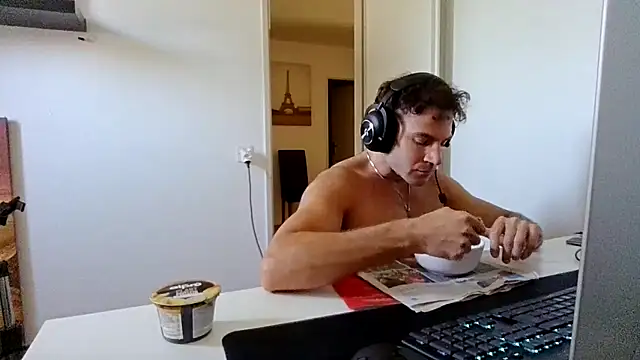 Snapshot of alpha-hunk chatting on 06/15/26, 10:26 alpha-hunk online show from 06/15/26, 10:26