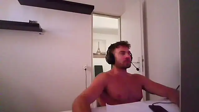 Snapshot of alpha-hunk chatting on 07/11/26, 09:53 alpha-hunk online show from 07/11/26, 09:53
