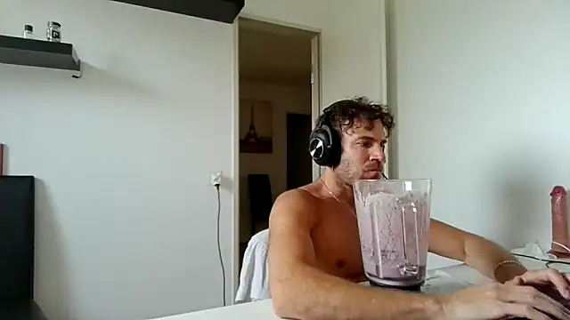 Snapshot of alpha-hunk chatting on 05/04/26, 10:18 alpha-hunk online show from 05/04/26, 10:18