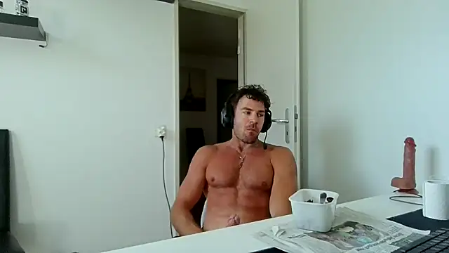 Snapshot of alpha-hunk chatting on 05/03/26, 08:30 alpha-hunk online show from 05/03/26, 08:30