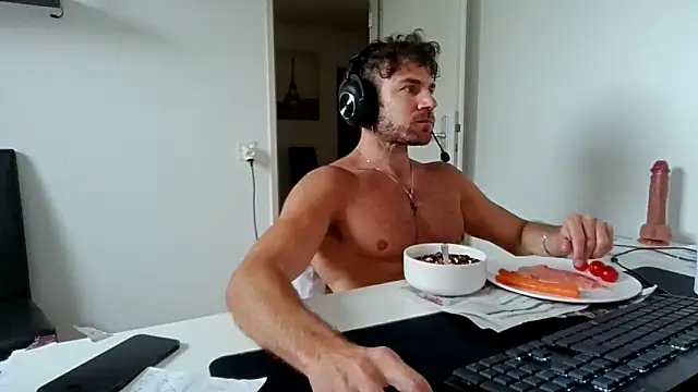 Snapshot of alpha-hunk chatting on 05/06/26, 10:08 alpha-hunk online show from 05/06/26, 10:08