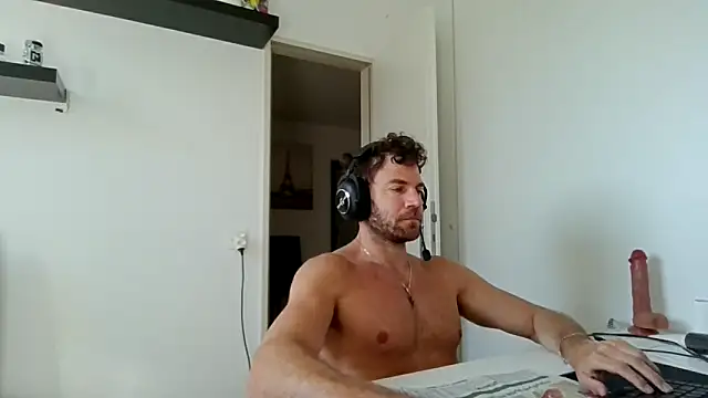 Snapshot of alpha-hunk chatting on 04/18/26, 08:05 alpha-hunk online show from 04/18/26, 08:05