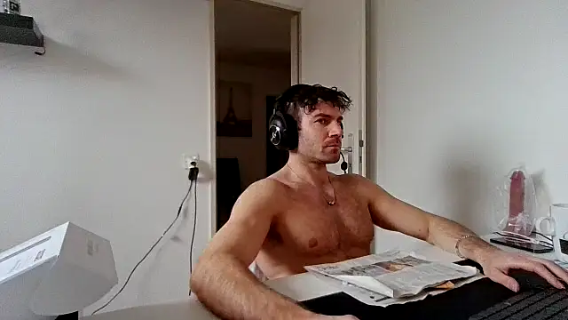 Snapshot of alpha-hunk chatting on 01/19/26, 12:20 alpha-hunk online show from 01/19/26, 12:20