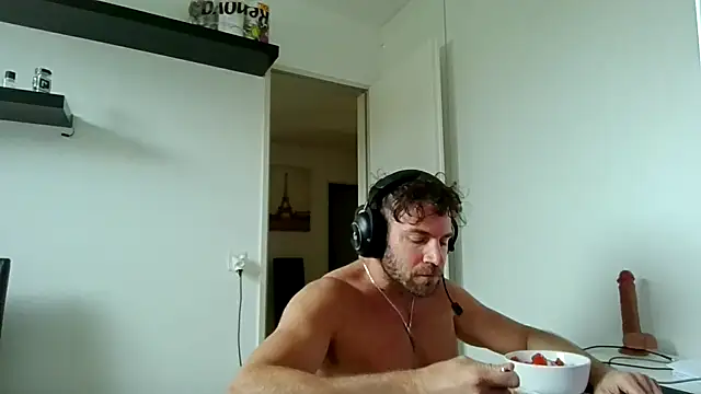 Snapshot of alpha-hunk chatting on 04/20/26, 01:35 alpha-hunk online show from 04/20/26, 01:35