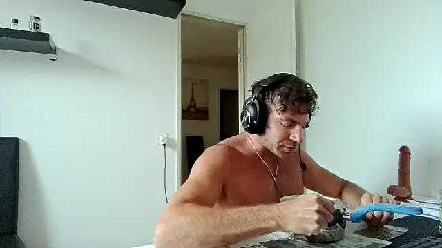 Snapshot of alpha-hunk chatting on 04/28/26, 01:48 alpha-hunk online show from 04/28/26, 01:48