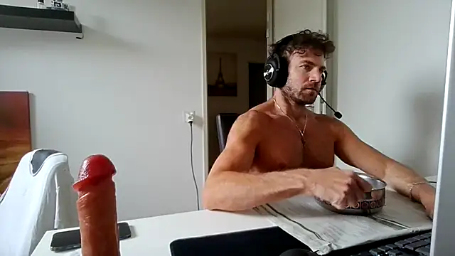 Snapshot of alpha-hunk chatting on 05/15/26, 10:02 alpha-hunk online show from 05/15/26, 10:02