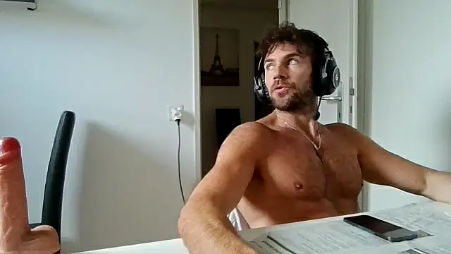 Snapshot of alpha-hunk chatting on 05/16/26, 10:36 alpha-hunk online show from 05/16/26, 10:36