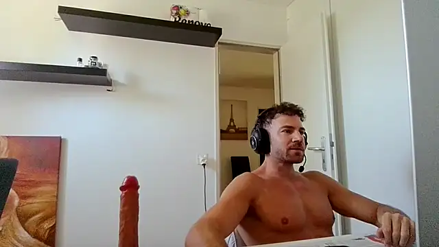 Snapshot of alpha-hunk chatting on 05/23/26, 09:41 alpha-hunk online show from 05/23/26, 09:41