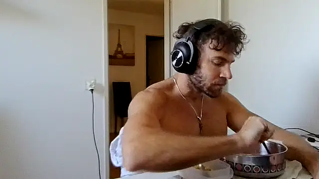 Snapshot of alpha-hunk chatting on 04/22/26, 10:22 alpha-hunk online show from 04/22/26, 10:22