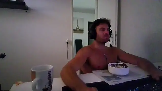 Snapshot of alpha-hunk chatting on 06/24/26, 10:14 alpha-hunk online show from 06/24/26, 10:14