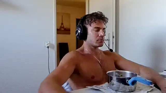 Snapshot of alpha-hunk chatting on 04/24/26, 01:46 alpha-hunk online show from 04/24/26, 01:46
