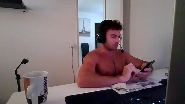Snapshot of alpha-hunk chatting on 06/21/26, 09:04 alpha-hunk online show from 06/21/26, 09:04