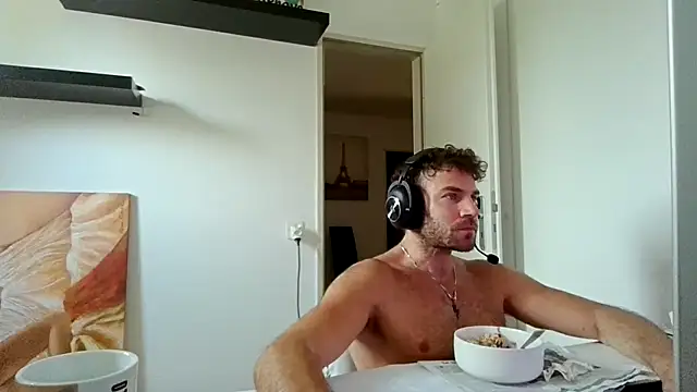 Snapshot of alpha-hunk chatting on 06/30/26, 10:37 alpha-hunk online show from 06/30/26, 10:37