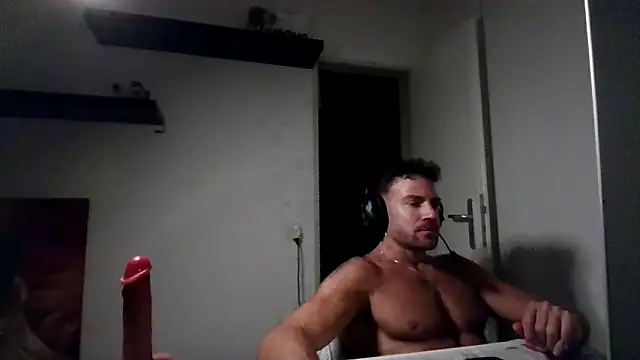 Snapshot of alpha-hunk chatting on 05/22/26, 09:35 alpha-hunk online show from 05/22/26, 09:35