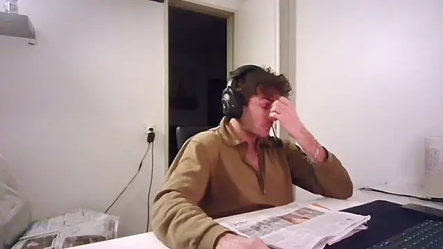 Snapshot of alpha-hunk chatting on 01/16/26, 09:52 alpha-hunk online show from 01/16/26, 09:52