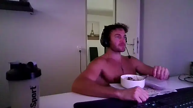Snapshot of alpha-hunk chatting on 06/25/26, 10:20 alpha-hunk online show from 06/25/26, 10:20