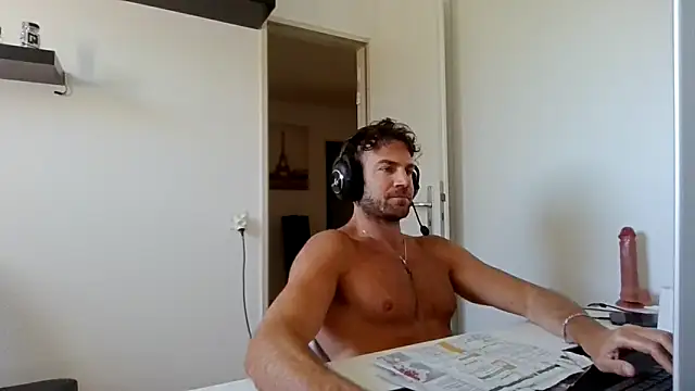 Snapshot of alpha-hunk chatting on 05/09/26, 09:12 alpha-hunk online show from 05/09/26, 09:12