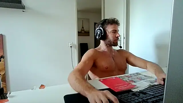 Snapshot of alpha-hunk chatting on 06/11/26, 08:33 alpha-hunk online show from 06/11/26, 08:33