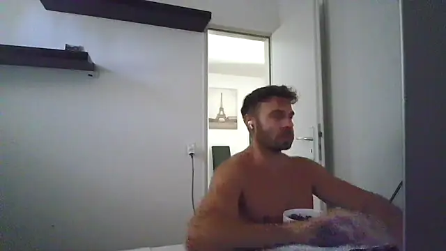 Snapshot of alpha-hunk chatting on 07/10/26, 10:26 alpha-hunk online show from 07/10/26, 10:26