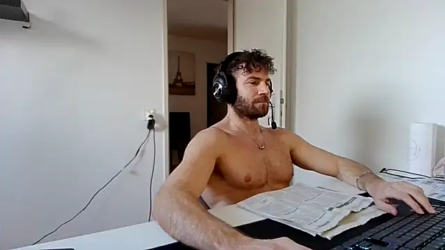 Snapshot of alpha-hunk chatting on 01/06/26, 12:31 alpha-hunk online show from 01/06/26, 12:31