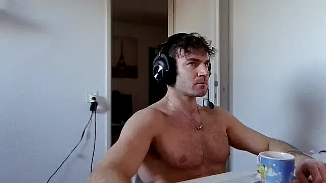 Snapshot of alpha-hunk chatting on 01/15/26, 01:36 alpha-hunk online show from 01/15/26, 01:36