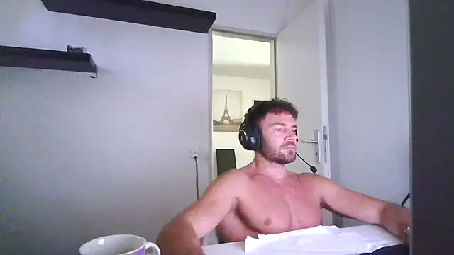 Snapshot of alpha-hunk chatting on 07/12/26, 11:33 alpha-hunk online show from 07/12/26, 11:33