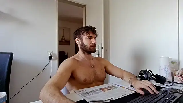 Snapshot of alpha-hunk chatting on 01/13/26, 12:42 alpha-hunk online show from 01/13/26, 12:42