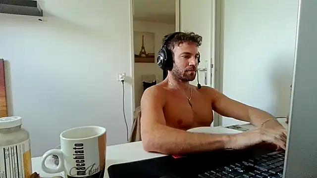 Snapshot of alpha-hunk chatting on 06/05/26, 09:26 alpha-hunk online show from 06/05/26, 09:26