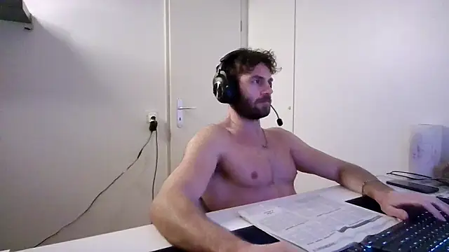 Snapshot of alpha-hunk chatting on 01/05/26, 05:27 alpha-hunk online show from 01/05/26, 05:27