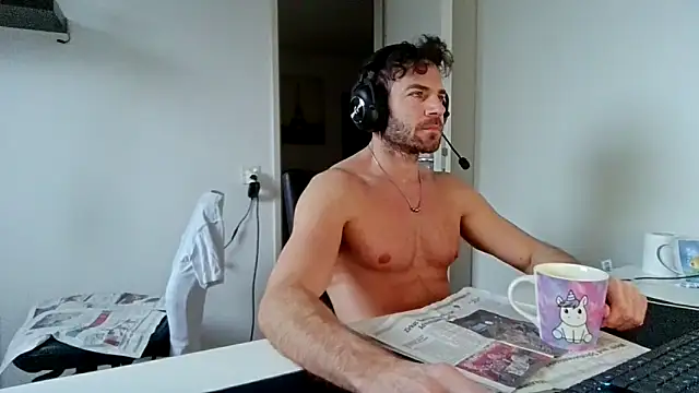 Snapshot of alpha-hunk chatting on 12/21/25, 10:39 alpha-hunk online show from 12/21/25, 10:39