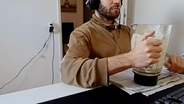 Snapshot of alpha-hunk chatting on 01/07/26, 11:15 alpha-hunk online show from 01/07/26, 11:15