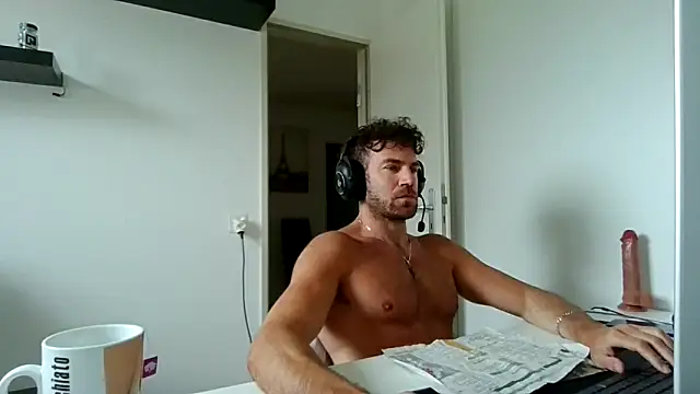 Snapshot of alpha-hunk chatting on 05/10/26, 09:24 alpha-hunk online show from 05/10/26, 09:24