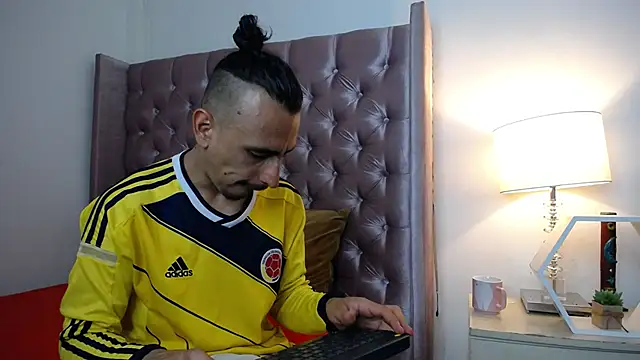 Snapshot of Sr_Magnus_ chatting on 10/07/25, 07:31 Sr Magnus online show from 10/07/25, 07:31