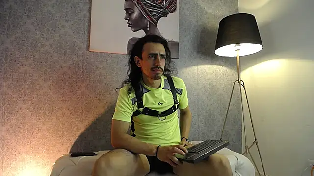 Snapshot of Sr_Magnus_ chatting on 03/20/25, 03:56 Sr Magnus online show from 03/20/25, 03:56