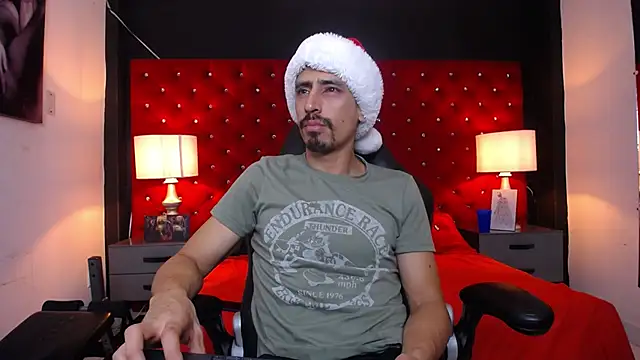 Snapshot of Sr_Magnus_ chatting on 12/18/25, 08:41 Sr Magnus online show from 12/18/25, 08:41