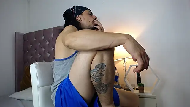 Snapshot of Sr_Magnus_ chatting on 09/24/25, 05:58 Sr Magnus online show from 09/24/25, 05:58