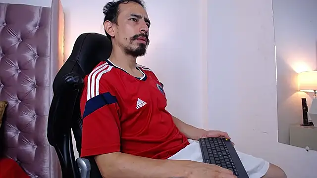 Snapshot of Sr_Magnus_ chatting on 09/29/25, 05:14 Sr Magnus online show from 09/29/25, 05:14